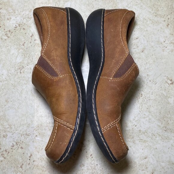 Clarks Collection Womens Brown Leather Slip-On Loafers Button Accents Size 7.5 - Picture 6 of 10